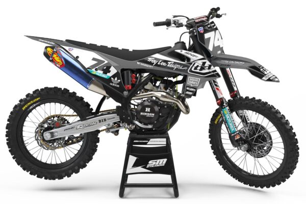 Biało-pomarańczowa okleina motocrossowa KTM Decore 17 na motocyklu