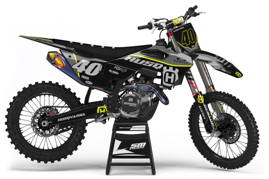 Okleina motocrossowa Husqvarna w wariancie 2 – wizualizacja na motocyklu